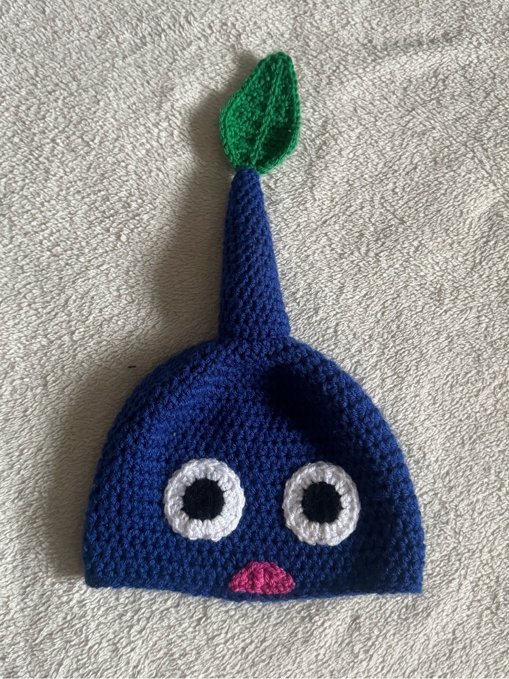 NINTENDO Blue Pikman knit hat toque beanie with green leaf handmade